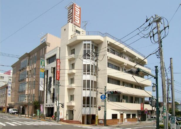 白バラビル