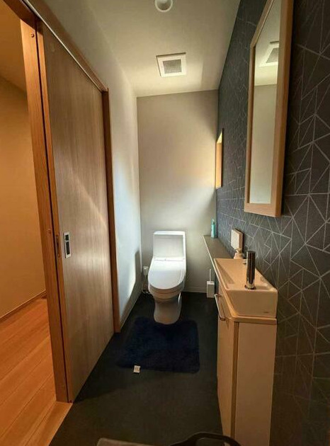 浄土寺南田町戸建てのトイレ|ゆったりとした空間のトイレです