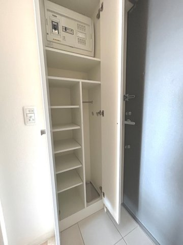 エマーレ行徳の玄関