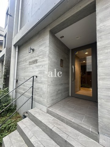 新宿区西新宿８丁目の賃貸マンションのエントランス