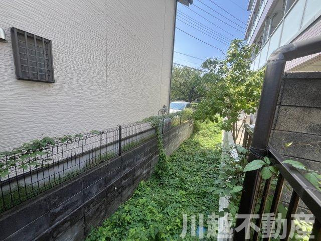 桜を愛でる情緒ある佇まいのその他|南側には川越市所有の水路があります