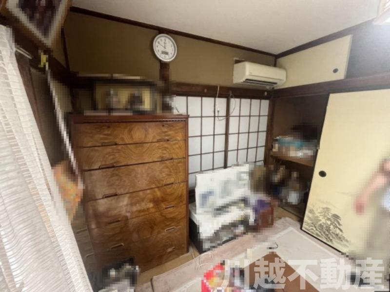 桜を愛でる情緒ある佇まいの居間・リビング|1階和室は居間や客間として重宝します。