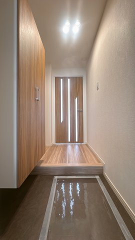 【玄関】 | ロマネスク大濠アネックス☆仲介手数料無料☆ | シューズボックス付きで玄関周りもスッキリ。品格を感じさせる落ち着いた空間です。