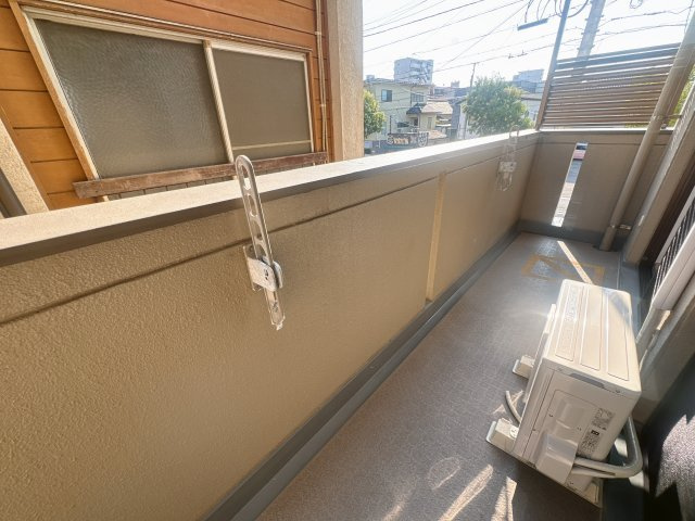 【バルコニー】 | ロマネスク大濠アネックス☆仲介手数料無料☆ | 都心の利便性も享受できる贅沢なロケーションです。外観の重厚感から共用部の清掃の行き届いた雰囲気まで、管理体制の良さが伺える資産価値の高い一軒。
