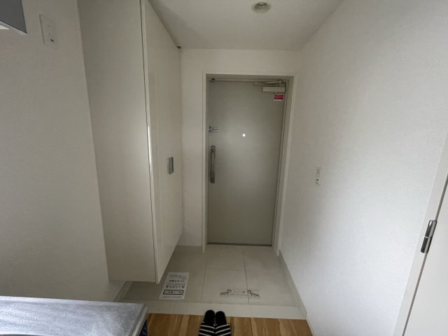 アスリート江坂Ⅱ番館の玄関|同建物反転タイプを表示しています