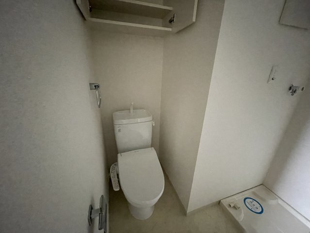 アスリート江坂Ⅱ番館のトイレ|同建物反転タイプを表示しています