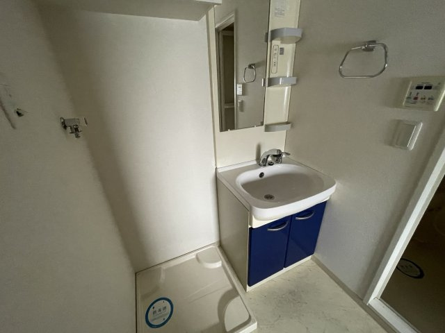 アスリート江坂Ⅱ番館の洗面所|同建物反転タイプを表示しています