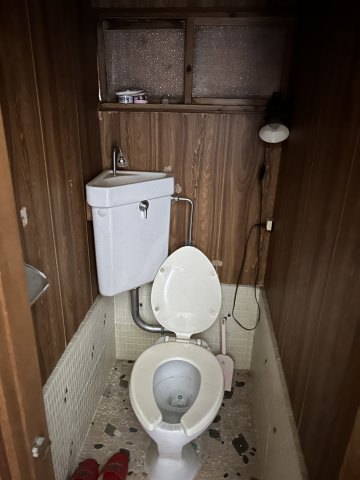 金沢市横山町の中古一戸建のトイレ