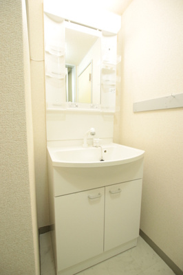 朝の支度に嬉しい洗髪洗面化粧台