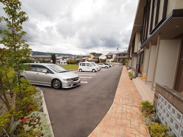 シャーメゾン龍田の駐車場