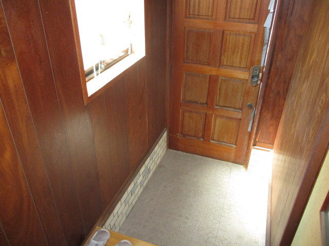 生駒郡斑鳩町法隆寺東２丁目の一戸建ての玄関