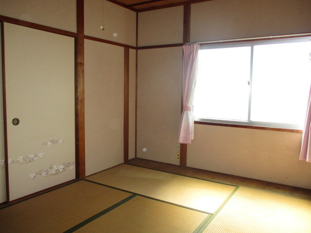 生駒郡斑鳩町法隆寺東２丁目の一戸建ての居間・リビング