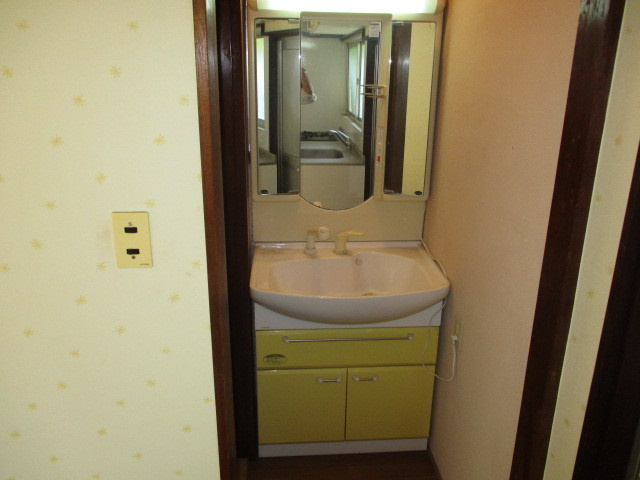 生駒郡斑鳩町法隆寺東２丁目の一戸建ての洗面所