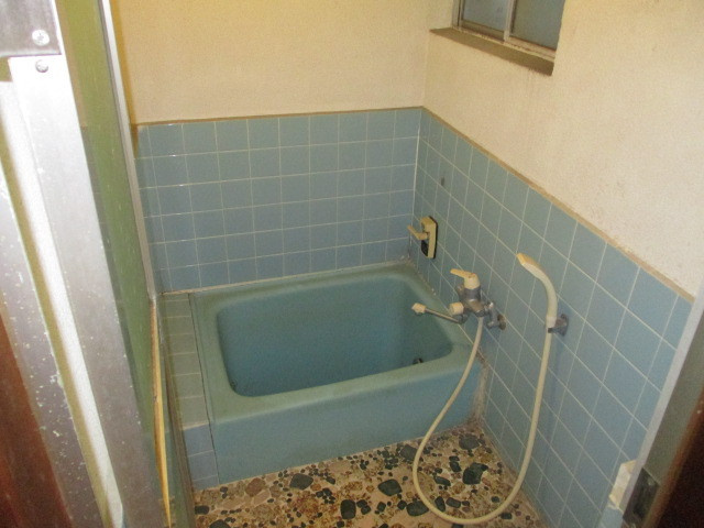 生駒郡斑鳩町法隆寺東２丁目の一戸建ての浴室