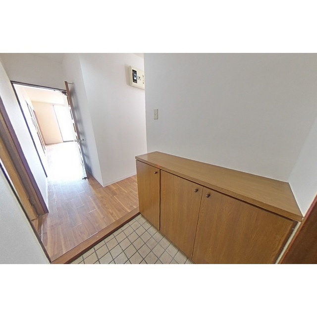 レジデンス桜の玄関