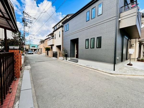 【前面道路含む現地写真】