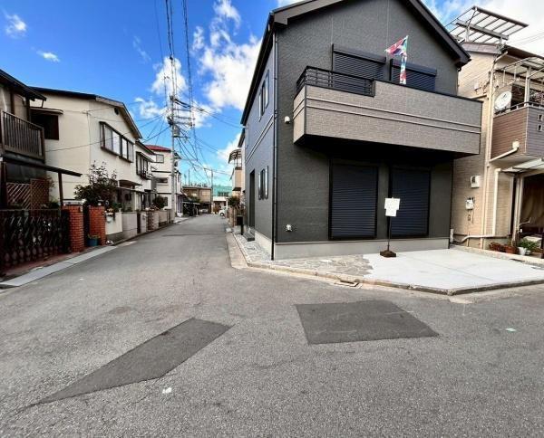 【前面道路含む現地写真】