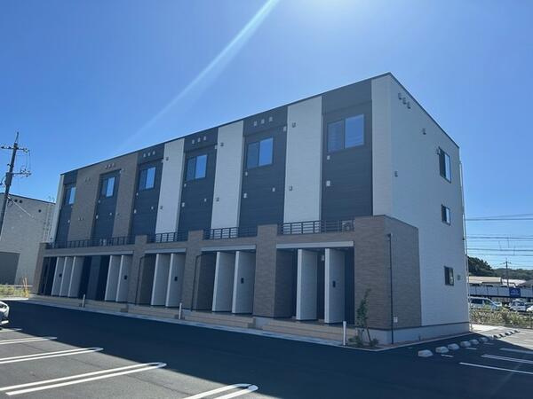 ネオ　チェリーコート　４