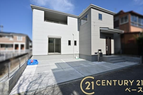 リーブルガーデン法蓮町 ／新築一戸建の外観|■≪同仕様写真≫■耐震等級３の地震に強安心の邸宅！雨で汚れを洗い流してくれるセルフクリーニング機能付き外壁！お気軽にお問い合わせください！■