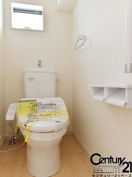 リーブルガーデン法蓮町 ／新築一戸建の内観：施工例|■フチなし＆トルネード洗浄でお掃除も楽らく！ウォシュレット付きです！■