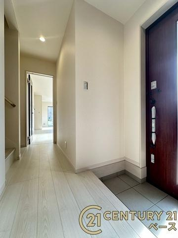 リーブルガーデン椿井 ２号棟 ／新築一戸建の内装|■現地撮影写真■こちらは玄関から見た廊下部分です！