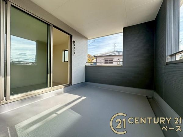 リーブルガーデン椿井 ２号棟 ／新築一戸建のバルコニー|■現地撮影写真■インナーバルコニーで急な雨でも安心です！