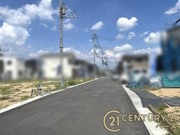 北葛城郡広陵町大字三吉の売地の前面道路含む現地写真|■現地撮影写真■前面道路約６ｍ以上で車の出し入れも楽々！