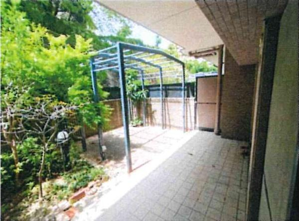 岡崎市明大寺町・ライオンズガーデン東岡崎壱番館の庭|専用庭。