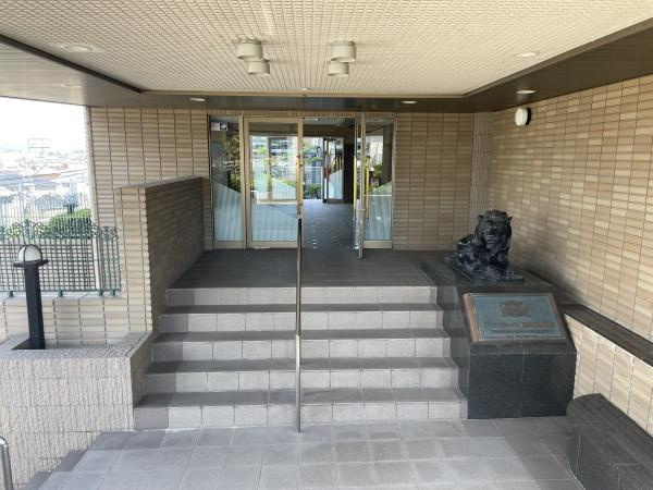 岡崎市明大寺町・ライオンズガーデン東岡崎壱番館のエントランス