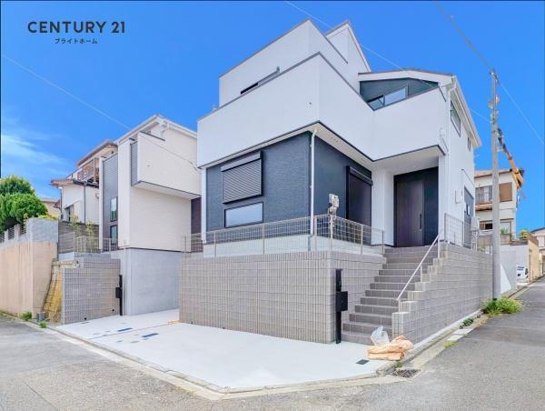 横浜市南区中里４丁目の新築一戸建の外観|周辺は落ち着いた街並み。
是非一度、現地へお越しください。
