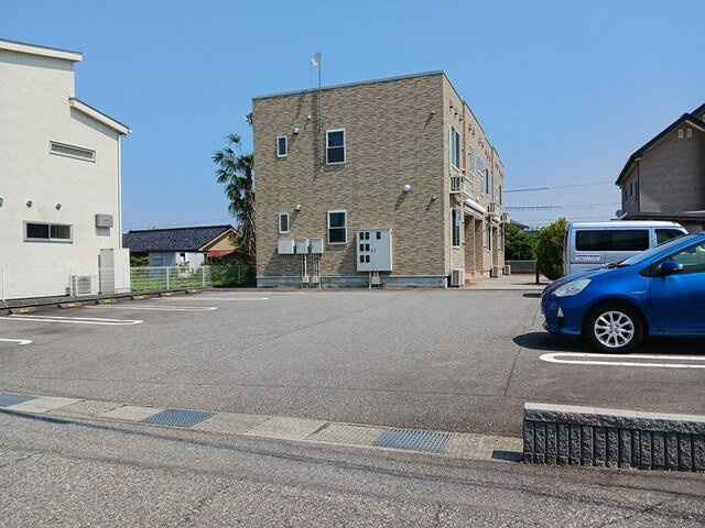 ストラテジーの駐車場|駐車場があります