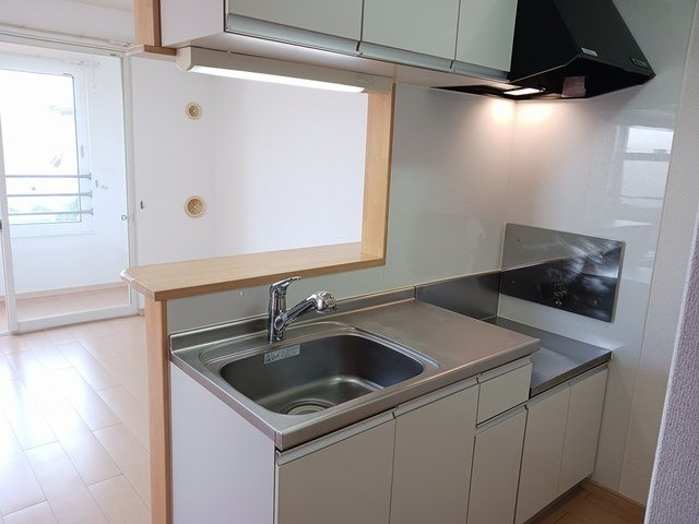 フェリ－チェ　Ⅰのキッチン|コンパクトなキッチンで掃除もラクラク