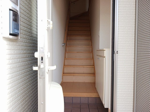 フェリ－チェ　Ⅰの玄関|収納もある玄関です