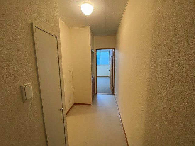 レオパレスハイツあいの玄関