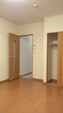 レオパレスハイツあいの内装|居室：１Fはフローリング　2Fは絨毯