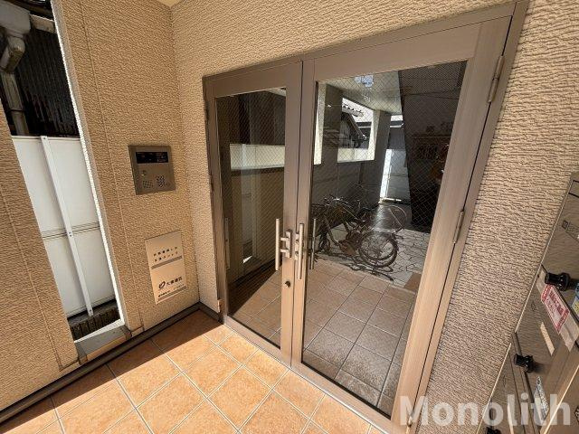 ヴォヌール鳳のエントランス