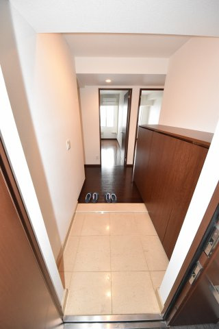 カスタリアタワー長堀橋の玄関