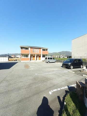 サンシャイン　Ｔ　Ｂの駐車場|駐車場に車を止められます