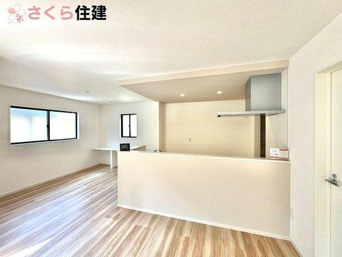 ーLIGARE－宇都宮市東峰町2期　1号棟のキッチン|対面式システムキッチン。リビングを見渡せるキッチンで家族の様子をうかがいながら料理がはかどりそう！！