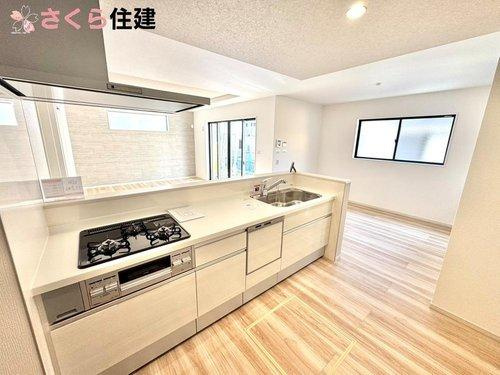 ーLIGARE－宇都宮市東峰町2期　1号棟のキッチン|家事らくを叶えられるポイント：掃除のしやすさ！料理楽しむ場所にどんな楽しみが増えるかをイメージする♪