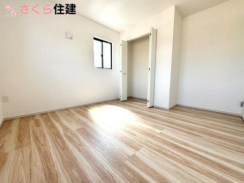 ーLIGARE－宇都宮市東峰町2期　1号棟の洋室|各部屋に収納あります！荷物が多い子育て世代や、趣味道具の多い方にもうれしいですね♪