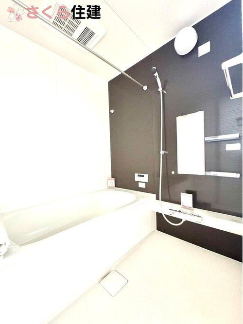 ーLIGARE－宇都宮市東峰町2期　1号棟の浴室|花粉など洗濯物の外干しができないときに大活躍の浴室乾燥機！臭いの気になる部屋干しから解放されます♪