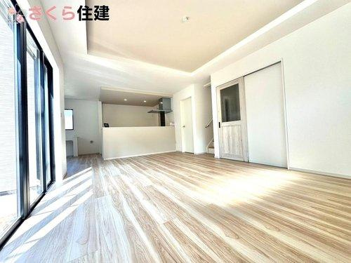 ーLIGARE－宇都宮市東峰町2期　1号棟の居間・リビング|21帖LDKはホームパーティーもできそうな広さ。自慢の手料理ふるまって、食事を楽しむのもいいですね♪