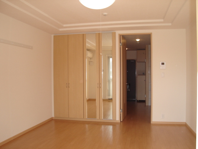 サンモールハイツの居間・リビング|洋室