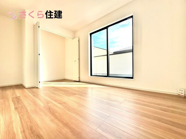 ーLIGARE－宇都宮市東峰町2期　2号棟の洋室|広々とした洋室です♪お子様の成長に伴って増えていく荷物にも対応できます！
