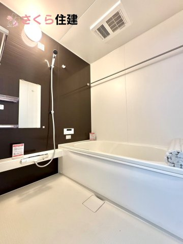 ーLIGARE－宇都宮市東峰町2期　2号棟の浴室|梅雨の時期は大活躍の浴室乾燥機！家族の数だけ増える洗濯物もしっかり乾かせます
