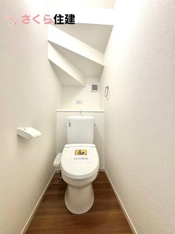 ーLIGARE－宇都宮市東峰町2期　2号棟のトイレ|トイレは各階完備。夜、トイレに起きても、2階の寝室から1階のトイレに降りる必要はありません。