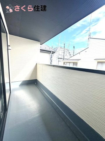 ーLIGARE－宇都宮市東峰町2期　2号棟のバルコニー|急な雨でも安心なインナーバルコニー♪家族全員分の布団もゆったり並べられるます♪
