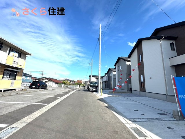 ーLIGARE－宇都宮市東峰町2期　2号棟の前面道路含む現地写真|前面道路５ｍ！駐車もラクラク！！