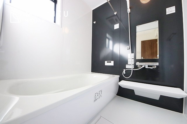 【浴室】 | お子さんとわいわいと楽しいバスタイムもよし、一人でゆったりと入るのもよし、浴室換気乾燥機付きのユニットバス。お洗濯物を干せるだけでなく、カビ防止にもなります。